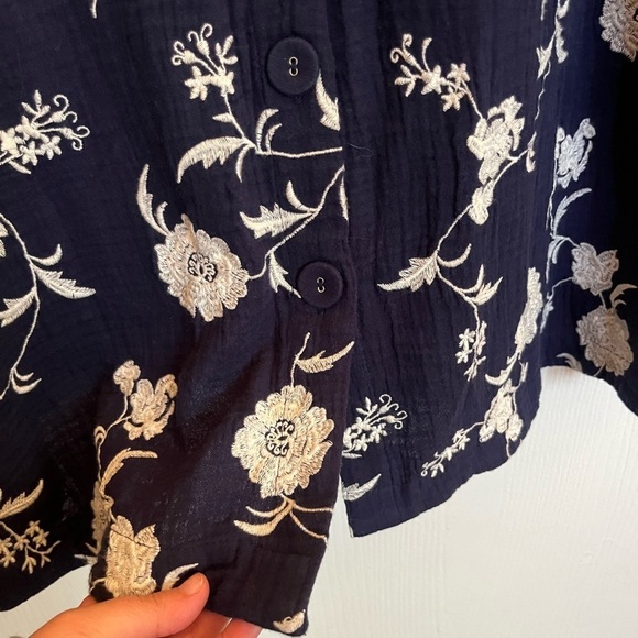 Soft Surroundings 1x Navy Blue With Embroidered Flower Blouse, Buttons On Back - Picture 8 of 11